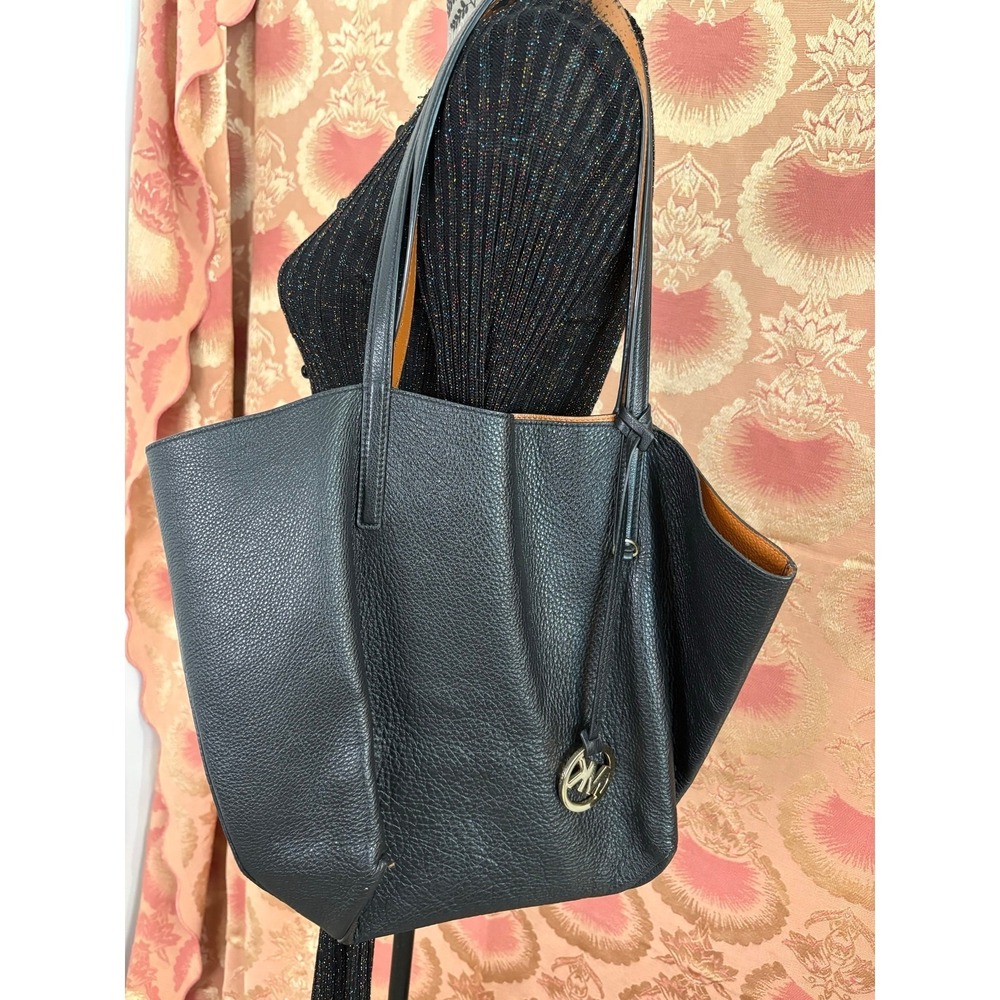 Michael Kors Izzy Pebbled Leather Large Reversible Tote and Wallet, Black Tan - Picture 8 of 10